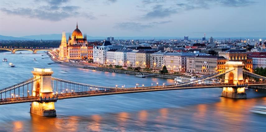 Orta Avrupa'nın Altın Üçgeni Cesky Krumlov & Bratislava Turları Dahil Sömestre Özel THY ile 7 Gece 8 Gün (BUD-PRG)